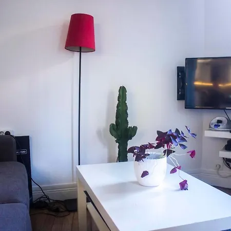 Studio For 4 Near Montparnasse דירה *